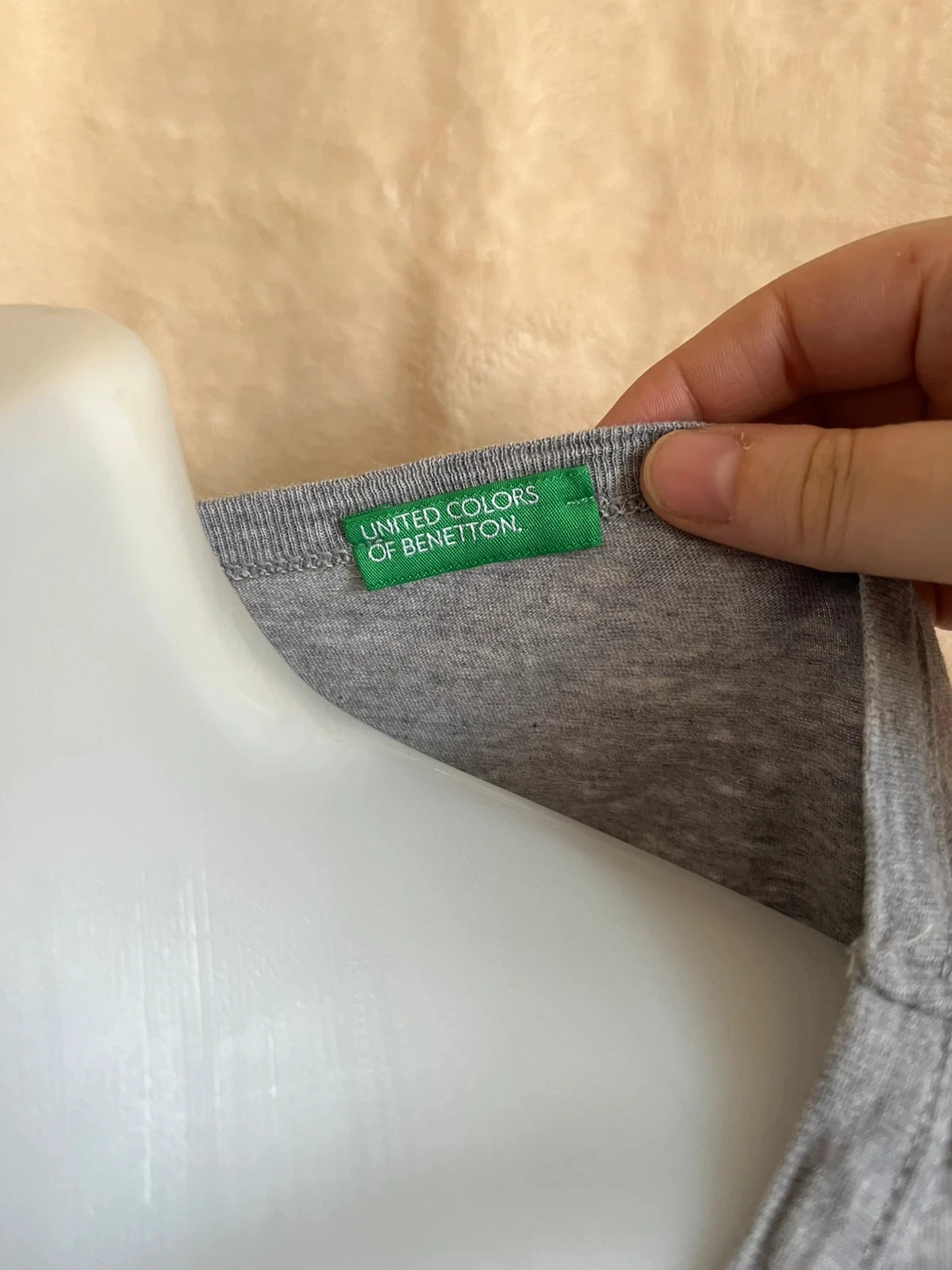 t-shirt cinza com coração em relevo Benetton 💜 – photo 2